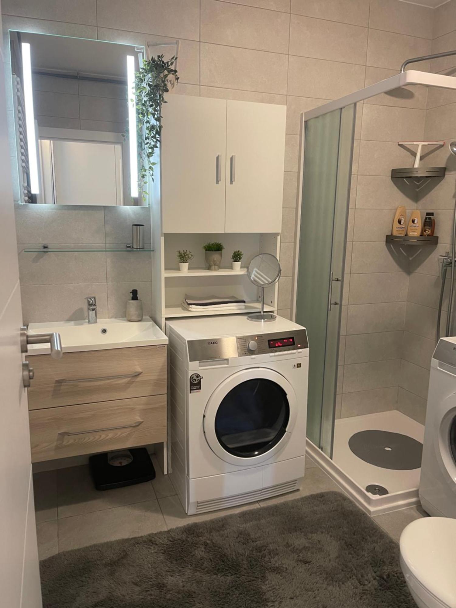 Luna,Central,Self-Check In,Ac,Wi-Fi, Washer,Free Parking Zaprešić Extérieur photo